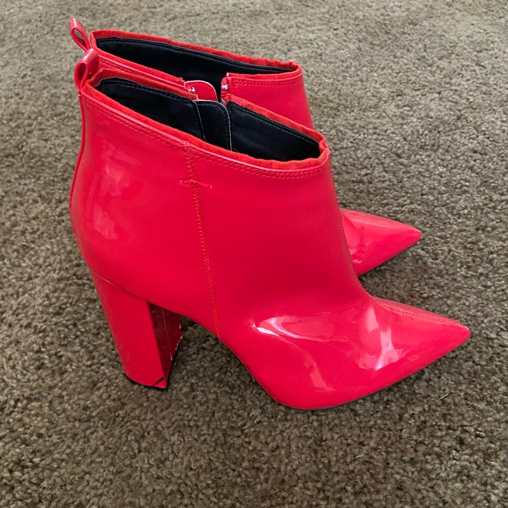 Red pointy boots